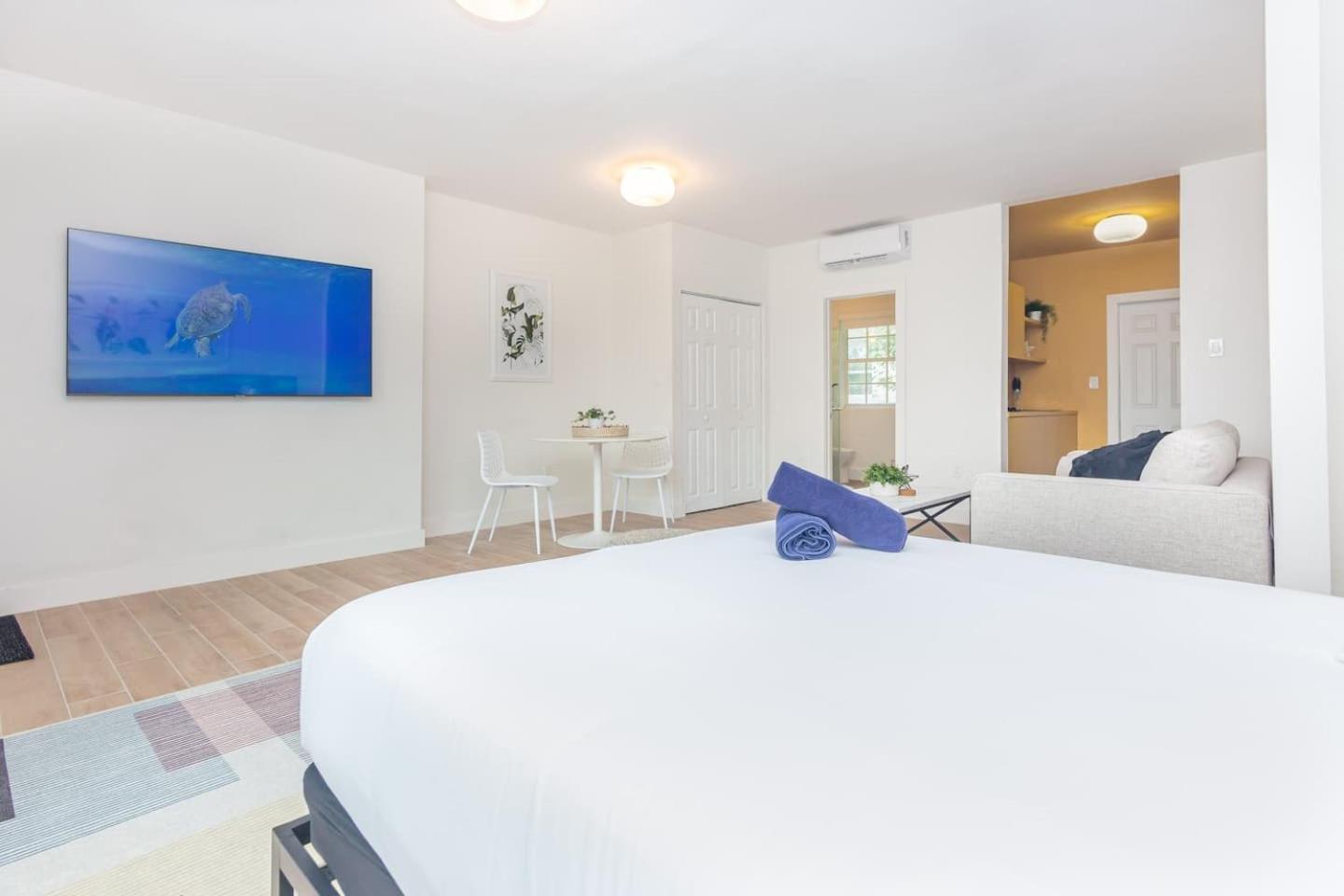 Large Stylish Studio Apartment In El Portal #3 ไมอามี ภายนอก รูปภาพ