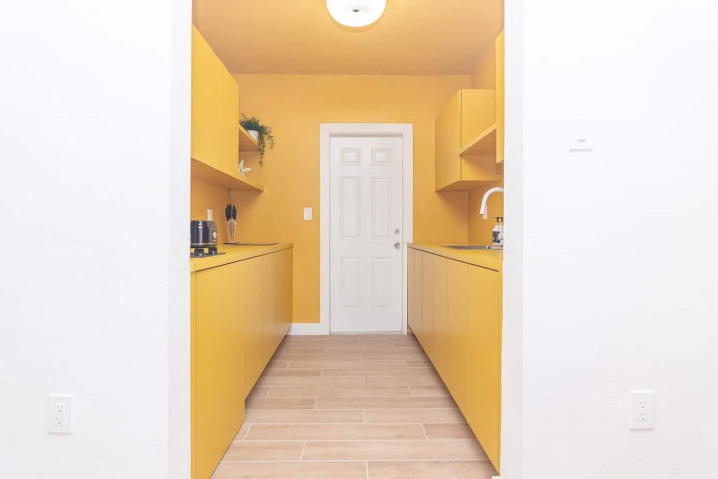 Large Stylish Studio Apartment In El Portal #3 ไมอามี ภายนอก รูปภาพ