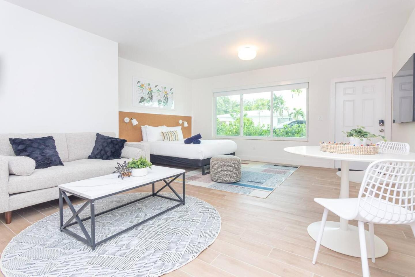 Large Stylish Studio Apartment In El Portal #3 ไมอามี ภายนอก รูปภาพ