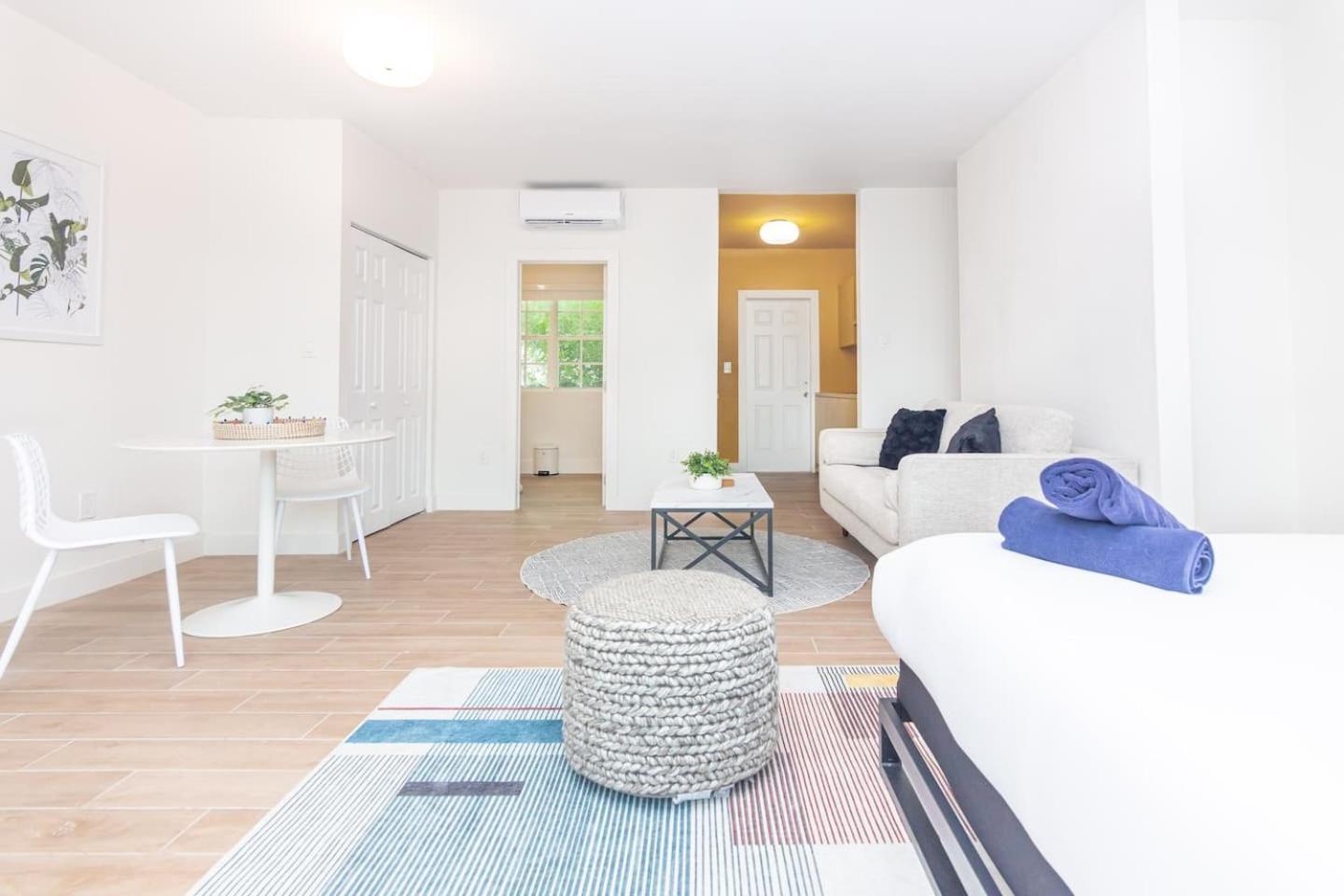 Large Stylish Studio Apartment In El Portal #3 ไมอามี ภายนอก รูปภาพ